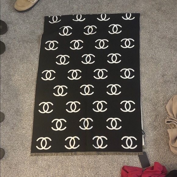 CHANEL SCARF 🧣 (half cashmere) - Picture 6 of 7